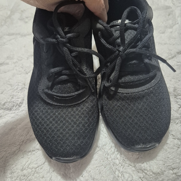 NIKE Triple Black Tajun Mesh Athletic Sneakers...size:7 - Picture 10 of 12